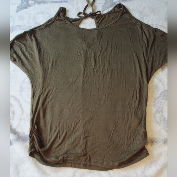 Shop Basic Cold Shoulder Top. NWOT - Picture 5 of 16